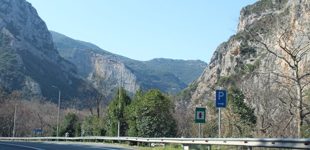 Κλειστή η παλιά εθνική στην Κοιλάδα των Τεμπών
